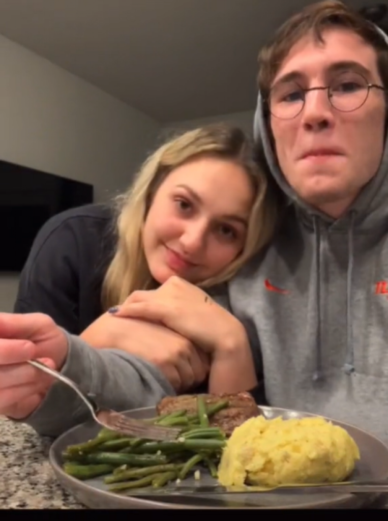 "Tvoj dečko je prepun KOMPLEKSA zbog tvoje visine" : Viša je 20 centimetara, njima to ne smeta, ali LJUDIMA itekako da!