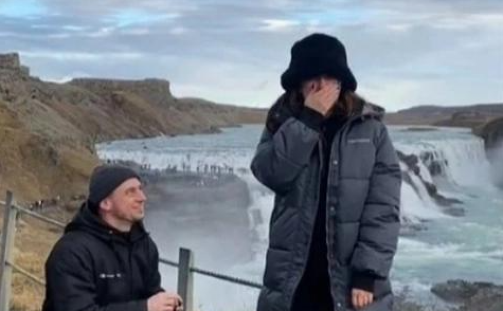 Turistkinja mu je uništila PROSIDBU: Na snimku se sve vidi, ali jedni tvrde da ovo nije uradila namerno, a drugi da je tačno znala šta radi