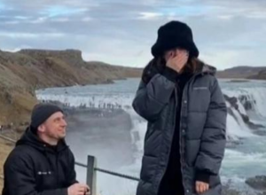 Turistkinja mu je uništila PROSIDBU: Na snimku se sve vidi, ali jedni tvrde da ovo nije uradila namerno, a drugi da je tačno znala šta radi
