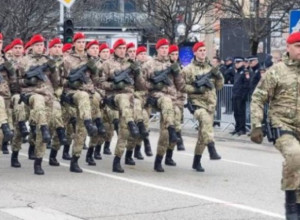 U INAT ŠMITU! ISTOČNIM SARAJEVOM PROŠAO PROBNI SVEČANI DEFILE ZA DAN RS! Oklopnjaci, motori i kvadovi, oružje... (VIDEO)
