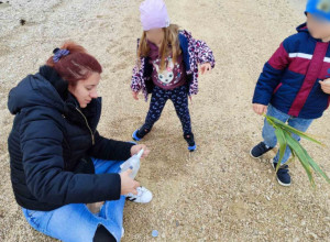 Barbara iz Hrvatske na obali pronašla MISTERIOZNO pismo u boci: Napisale su ga dve tinejdžerke, a sada se traga za njima