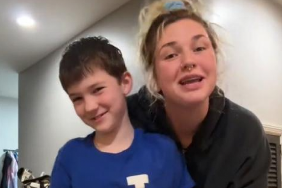 Rodila je SINA sa 13 godina: "U isto vreme smo stavljali aparat za zube, bilo je prilično izazovno"