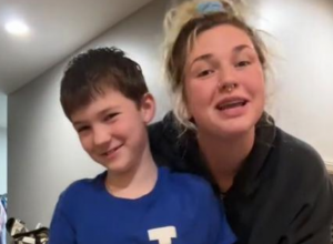 Rodila je SINA sa 13 godina: "U isto vreme smo stavljali aparat za zube, bilo je prilično izazovno"