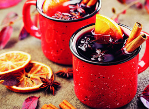 Po receptu Džejmija Olivera: Ovo kuvano vino ćete obožavati, a pije se baš na Božić