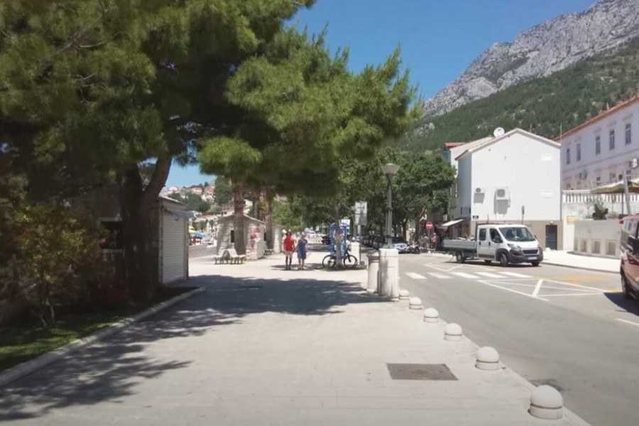 USTAŠKI DERNEK U BAŠKIM VODAMA: Prvo SRBE POKLALI pa im oteli imovinu, a sad kliču Jasenovcu, Paveliću i Luburiću!