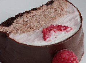 GOTOV ZA PAR MINUTA, A NEMA PRLJAVOG POSUĐA Milioni poludeli za čokoladnim kolačem sa malinom iz flaše