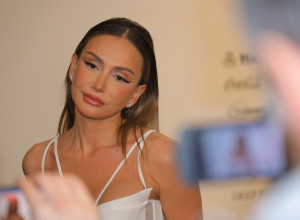 Nova transformacija Emine Jahović: Izgleda MLAĐE nego ikada, a fanovi tvrde da je sad baš PRETERALA sa operacijama!