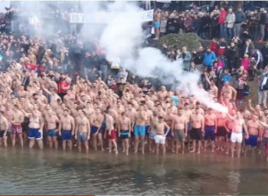 Kusturica: Kad vidim slike plivanja za časni krst u PODGORICI, znam da nam NEMA PROPASTI (VIDEO)