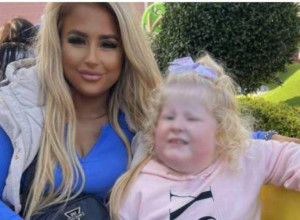 Ima 5 godina i 45 kilograma: Zbog retkog poremećaja sa kojim se bori, njena majka mora da zaključava kuhinju