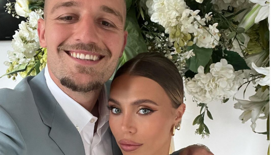 Fudbaler Sergej Milinković Savić uslikan u Rimu sa porodicom: Mala Irina sada ima dva meseca a ovo je bila njena prva šetnja!