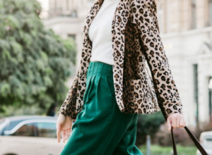 Ova MODA se vraća na velika vrata: Komad koji dugo nije bio u TRENDU dobija svojih pet minuta, nosiće se umesto SAKOA!