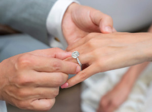 Oduševila se svojim vereničkim prstenom: Usledio je dramatičan preokret, zbog ovog je raskinula veridbu