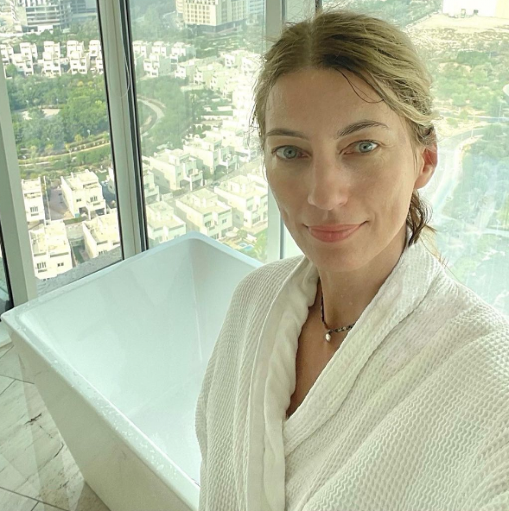 Ana Stanić izgleda kao MILION dolara i u petoj deceniji: Tvrdi da nikada ne gladuje i da je OVO tajna njenog zgodnog izgleda!