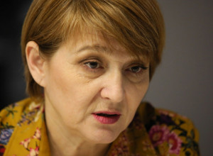 Dobila je RAK, a suprug joj je OKRENUO LEĐA: Beba Golubović primetila je MLADEŽ koji je promenio boju, a sada se bori sa karcinomom