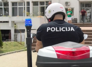 PODGORIČANKA (84) OSUMNJIČENA ZA RAZBOJNIŠTVO: Vršnjakinu pretukla štapom i otela joj zlatan lanac