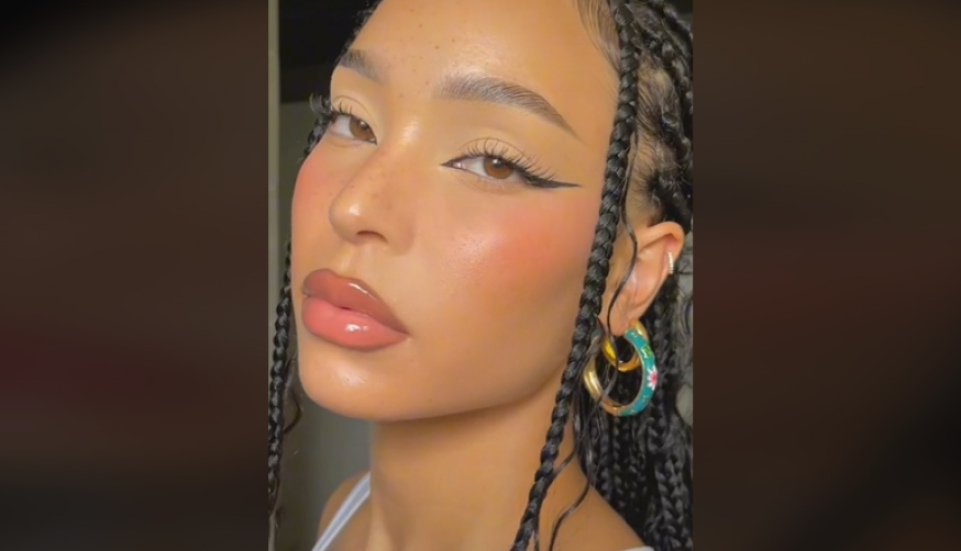 Novi TREND šminkanja za samo pet minuta: Nema više teškIh proizvoda, vaše LICE će sijati uz OVU tehniku (VIDEO)
