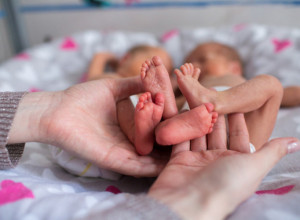Devojka je rodila BLIZANCE ali nije znala ko je OTAC: Kada je stigao DNK test, niko nije verovao, ovo je slučaj JEDAN U MILION!