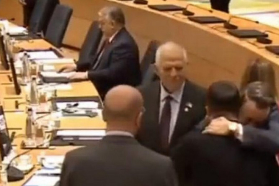 SNIMAK ORBANA KAKO IZBEGAVA ZELENSKOG: Drugi mu pritrčali u zagrljaj, a Viktor ga nije ni registrovao (VIDEO)