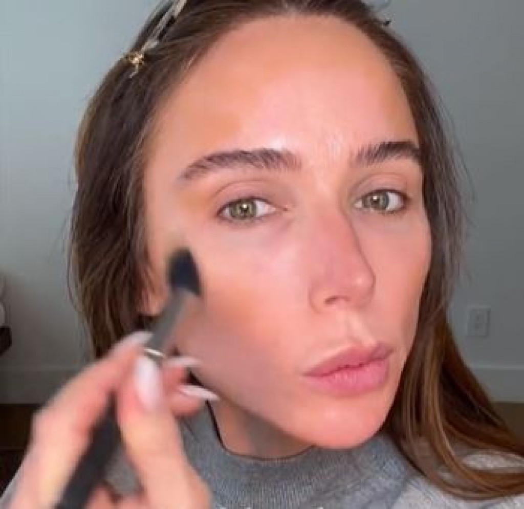 Imamo NOVI bjuti TikTok trend: Savršeno KONTURISANJE sa minimalno šminke (VIDEO)