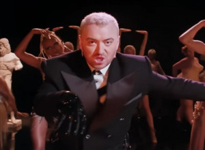 "Bogami si preterao": Sem Smit na crvenom tepihu u kombinezonu od lateksa koje nikada u životu niste videli