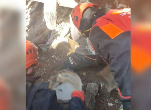 SPASIOCI SRPSKE IZ RUŠEVINA IZVUKLI ŽIVU DEVOJČICU (10): Pored nje bila i tragično stradala BAKA (VIDEO)