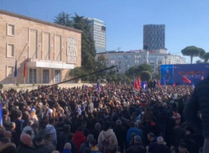 KLJUČA U TIRANI! Rama se suočava sa stotinama nezadovoljnih građana! Beriša zapretio REVOLUCIJOM (VIDEO)
