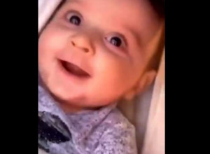 OVAJ MALI HEROJ PREŽIVEO JE 107 SATI POD RUŠEVINAMA: Beba pobedila smrt nakon zemljotres u Turskoj - sad se veselo smeje (VIDEO)