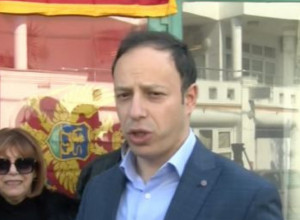 CG SE PRETVARA U BOJIŠTE HIBRIDNOG RATA: Opština Ulcinj obeležava takozvanu nezavisnost lažne države
