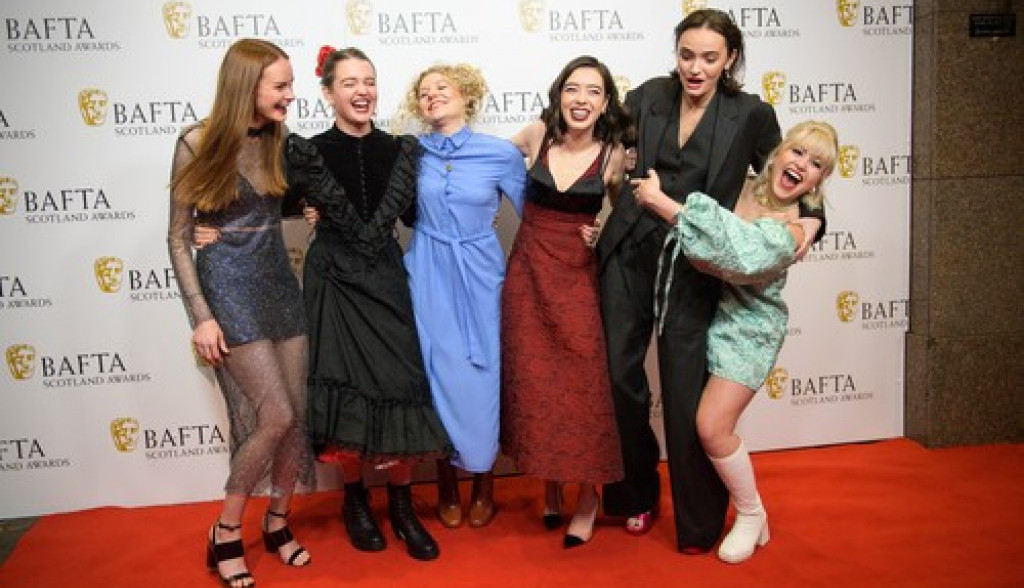 Imamo dokaz da su ovo TRI boje proleća 2023: Povodom VEČERI britanskog Oskara, glumice su demonstrirale šta ćemo da nosimo ove godine