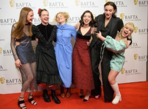 Imamo dokaz da su ovo TRI boje proleća 2023: Povodom VEČERI britanskog Oskara, glumice su demonstrirale šta ćemo da nosimo ove godine