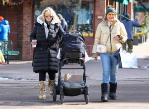 Glumica staje na LUDI KAMEN: Rebel Vilson čarobno zaprosila svoju DEVOJKU u Diznilendu (FOTO)