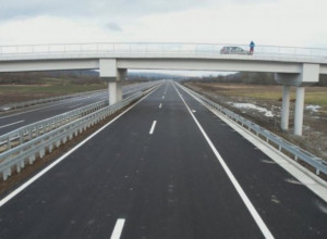 Crnogorci uhapsili mladog vozača koji je divljao na auto-putu! Ova brzina ga je odvela iza rešetaka!