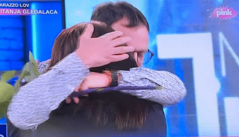 Cela Srbija danas plače: Miloša su sa dve godine oduzeli majci i dali ga na USVAJANJE, jutros su se prvi put sreli posle 30 godina