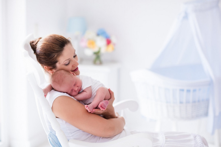 Kada se BEBA rodi dobije sve, a MAMA ništa: Da li bi ovo trebalo da promenimo?