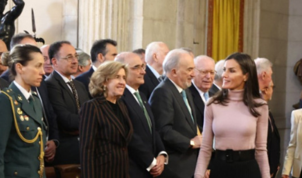 Modni trik Kraljice Leticije za liniju iz snova: Ova suknja je simbol ELEGANCIJE, a najbolje od svega je to što pristaje baš svakoj ženi