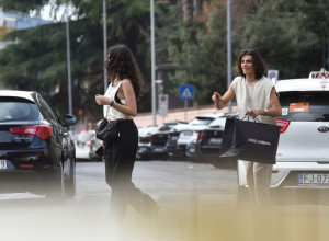 Ona je ćerka najlepše ŽENE na svetu: Krenula je majčinim stopama, a zbog jedne stvari svi je gledaju sa PREZIROM