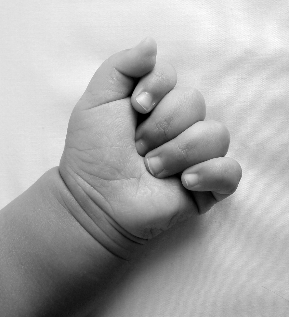 Beba umrla u kolevci: Mama ostavila malu Dianu samu u kući 6 dana, pa otišla kod momka