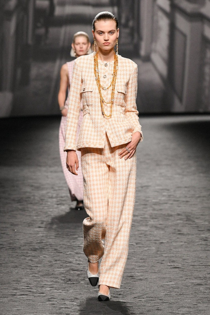 Jedan blejzer, a ČETIRI različita stajlinga: Ležerna, večernja, poslovna i kombinacija za izlazak, a ISTI KOMAD ODEĆE