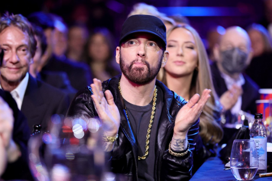 Zakopao ga 2 metra pod zemljom: Eminem šokirao javnost najnovijim potezom, ovo niko nije očekivao