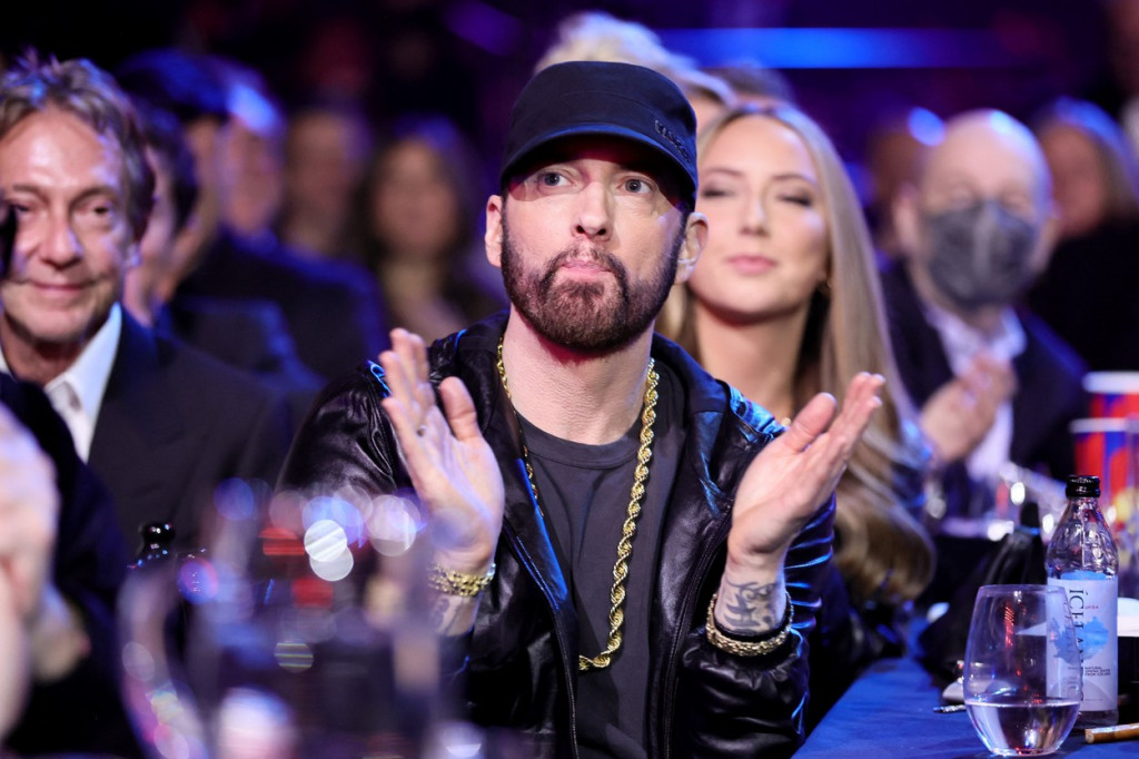 Zakopao ga 2 metra pod zemljom: Eminem šokirao javnost najnovijim potezom, ovo niko nije očekivao