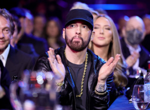 Zakopao ga 2 metra pod zemljom: Eminem šokirao javnost najnovijim potezom, ovo niko nije očekivao