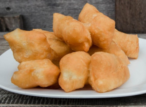 Brzi uštipci bez kvasca i praška za pecivo: Ne upijaju ni kap ulja, a biće meki kao duša ako im dodate malčicu ovog