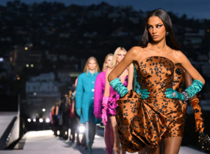 ZBOGOM "Versace": Sinoć je održana REVIJA koja je sve ostavila bez TEKSTA, totalni preokret dobro poznatog STILA!