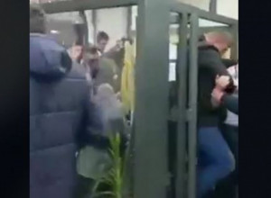 KOMITE NASRNULE NA JAKOVA MILATOVIĆA: U pokušaju da ga spasu, umalo ga udavilo lično obezbeđenje (VIDEO)
