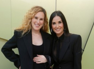 Demi Mur se fotografisala sa TRUDNOM ćerkom: Obe su uskladile stajlinge, ali u glumičine PANTALONE su svi gledali kao u čudo