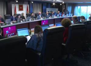 ŠTA SE KRIJE IZA BREGA: Da li je Đukanović mogao da raspusti parlament ili je to potez očajnika