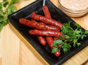 Šta vam se može dogoditi ukoliko ne skinete kožu sa kobasice? Naučnica dala odgovor na ovo pitanje, a mnogi će se iznenaditi