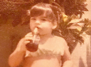 Prepoznajete li DEVOJČICU sa fotografije? Kao mala je bila BUCA, a danas je BOMBA i u vezi je sa najpoželjnijim FRAJEROM