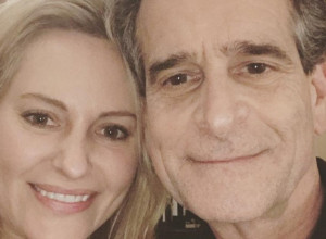 On je poznat i bogat, a ona rođena sa teškim deformitetom: Ovo je najlepša ljubavna priča svih vremena, slavni glumac oženio lepoticu paraolimpijku