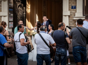 "Poštovani gosti, uzmite poklone i idite kući": Mlada i kum napravili skandal na svadbi u Čačku, mladoženja je propao u zemlju od blama